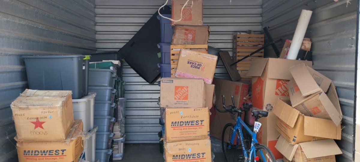 10 x 10 storage unit in Libertyville, IL
