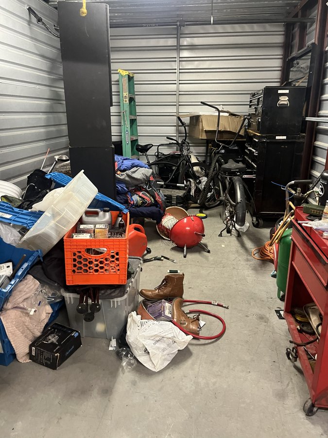 10 x 15 storage unit in Huntington Beach, CA