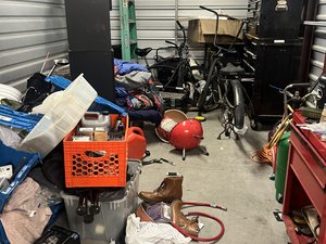 10 x 15 storage unit in Huntington Beach, CA