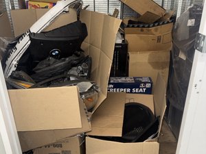 5 x 5 storage unit in Tarzana, CA
