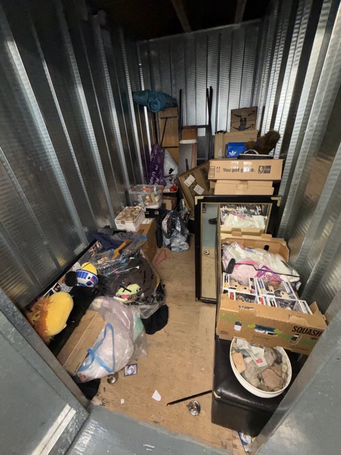 5 x 10 storage unit in Tarzana, CA