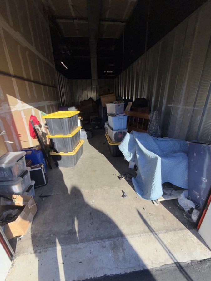 10 x 25 storage unit in Tarzana, CA