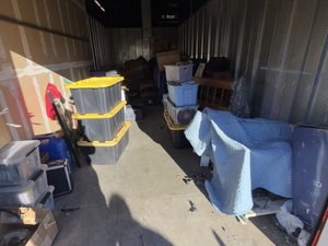 10 x 25 storage unit in Tarzana, CA