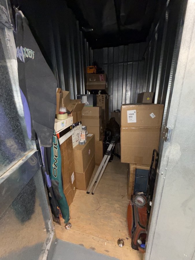 5 x 10 storage unit in Tarzana, CA