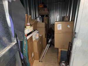 5 x 10 storage unit in Tarzana, CA