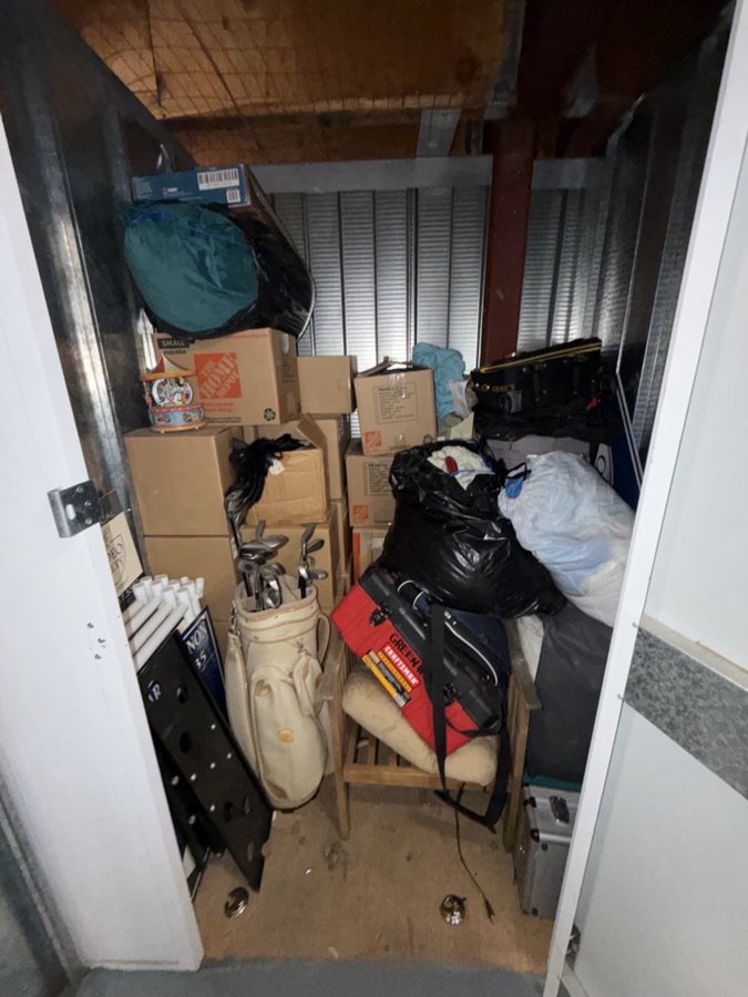 5 x 5 storage unit in Tarzana, CA