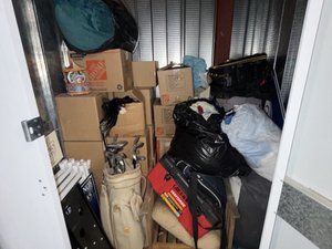 5 x 5 storage unit in Tarzana, CA