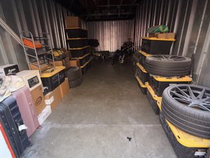 10 x 25 storage unit in Tarzana, CA