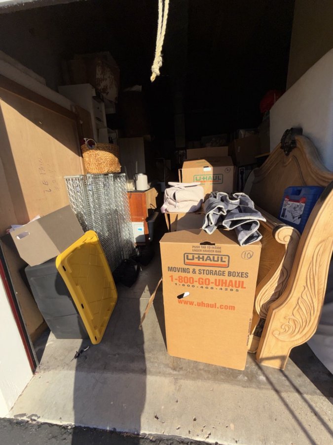 10 x 25 storage unit in Tarzana, CA