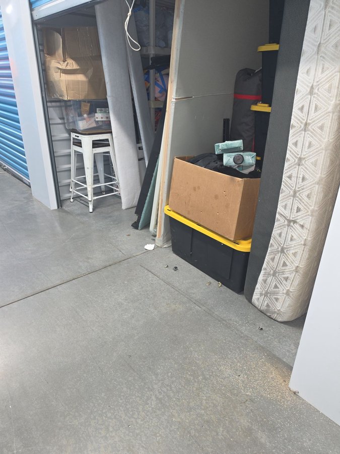 10 x 10 storage unit in Hillsboro, OR