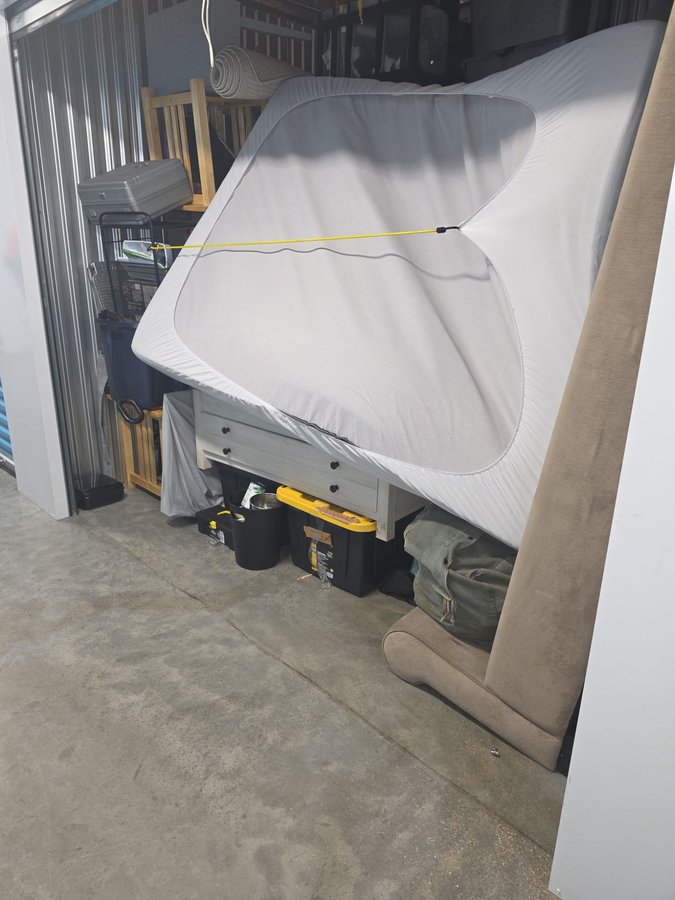10 x 7 storage unit in Hillsboro, OR