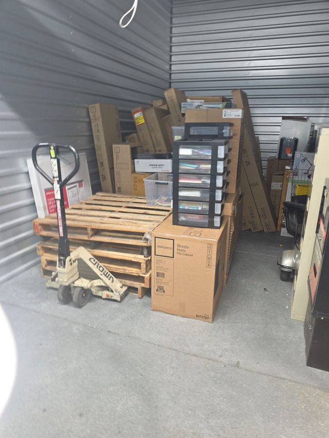 10 x 10 storage unit in Hillsboro, OR
