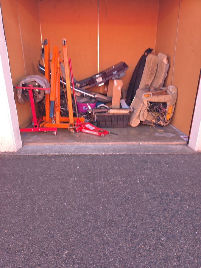 10 x 10 storage unit in Aloha, OR