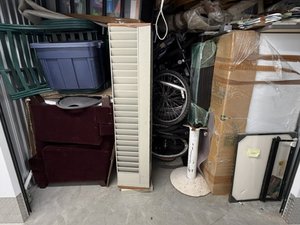 10 x 10 storage unit in Kensington, MD