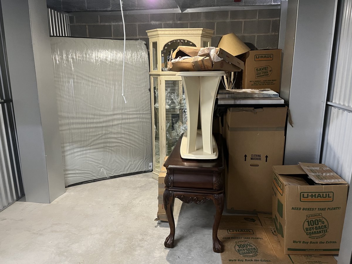 10 x 10 storage unit in Baltimore, MD