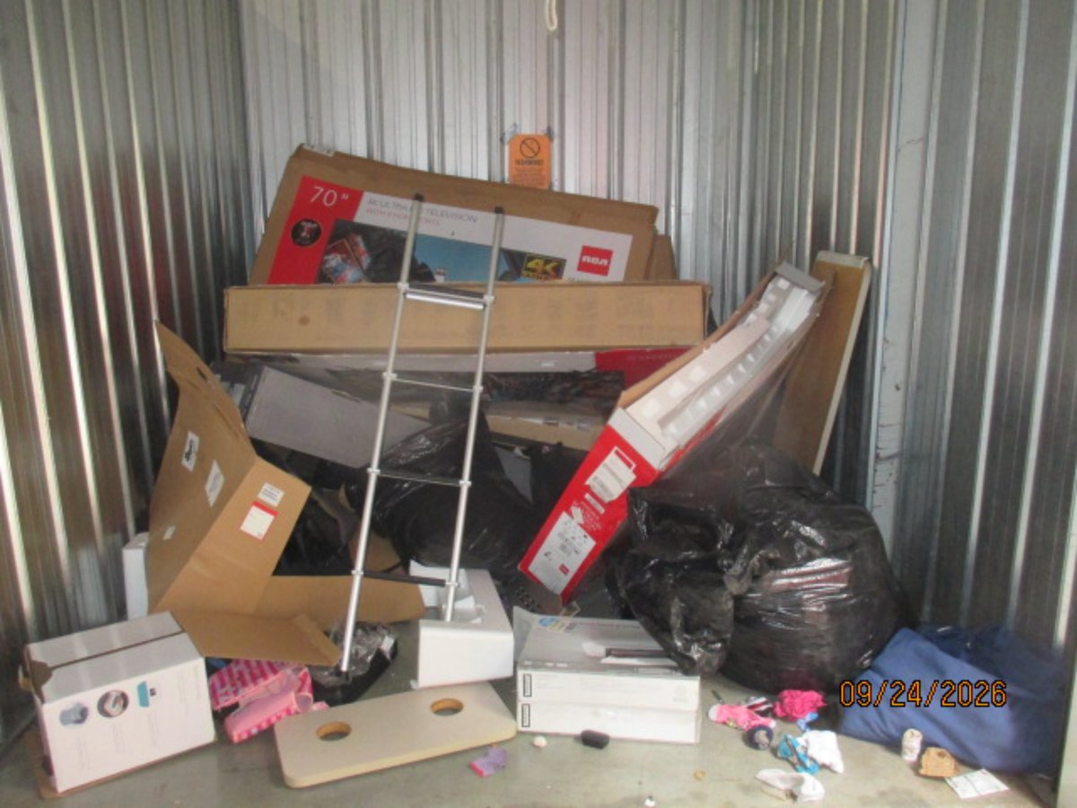 10 x 10 storage unit in East Peoria, IL