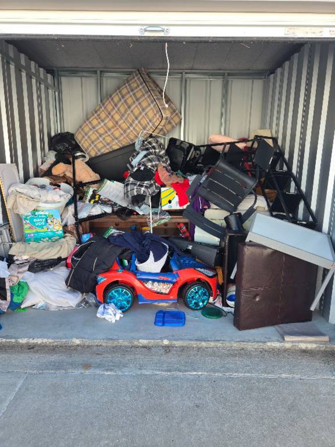 10 x 10 storage unit in Lexington, KY