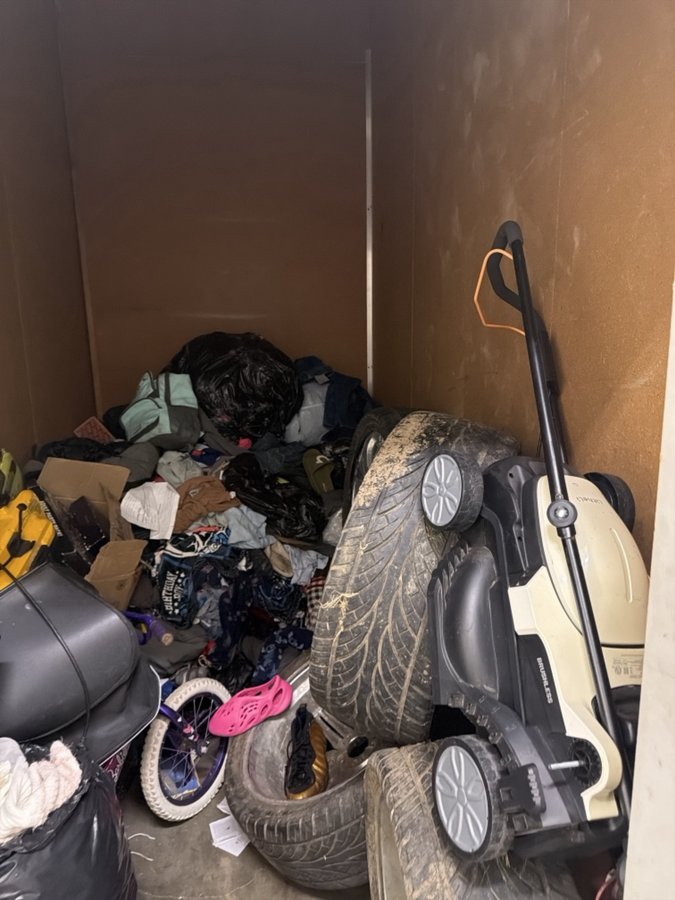 5 x 10 storage unit in Sacramento, CA