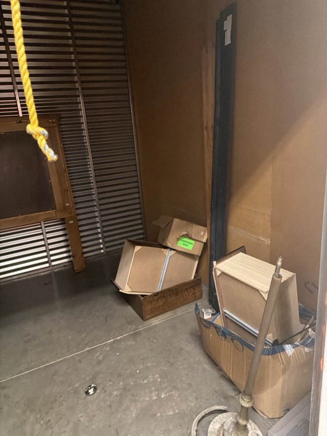 10 x 10 storage unit in Sacramento, CA