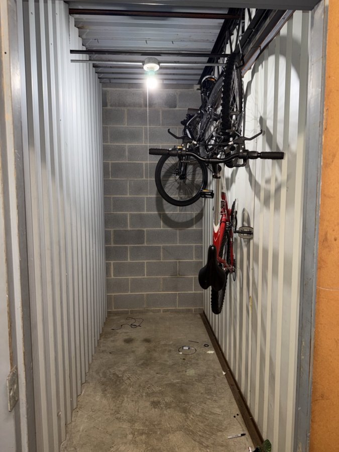 4 x 10 storage unit in Springfield, VA