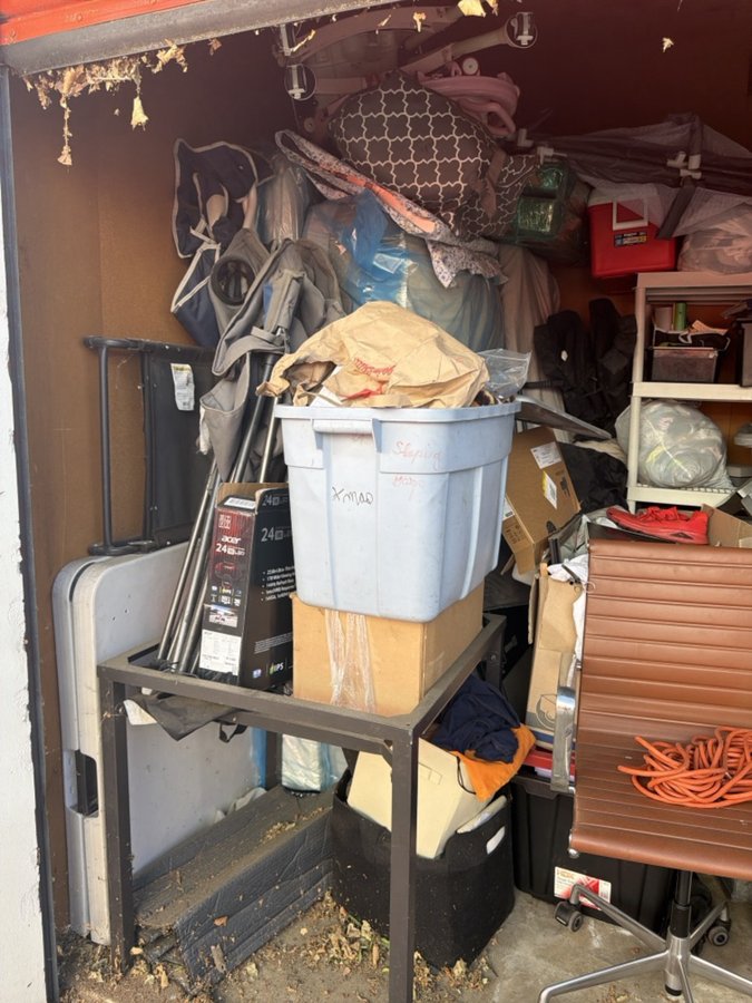 10 x 10 storage unit in Sacramento, CA