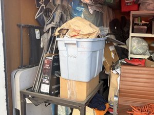 10 x 10 storage unit in Sacramento, CA