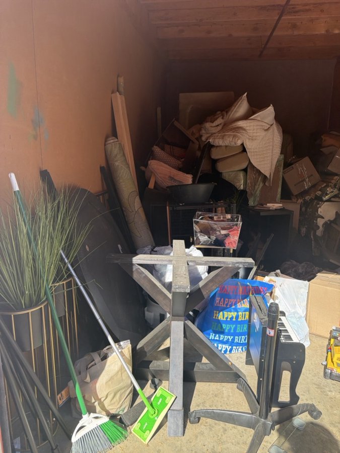 10 x 20 storage unit in Sacramento, CA