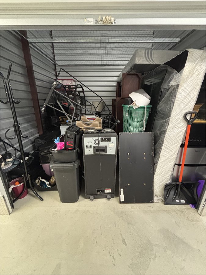 10 x 10 storage unit in Middle River, MD