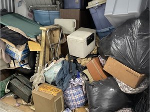 10 x 10 storage unit in Queens, NY