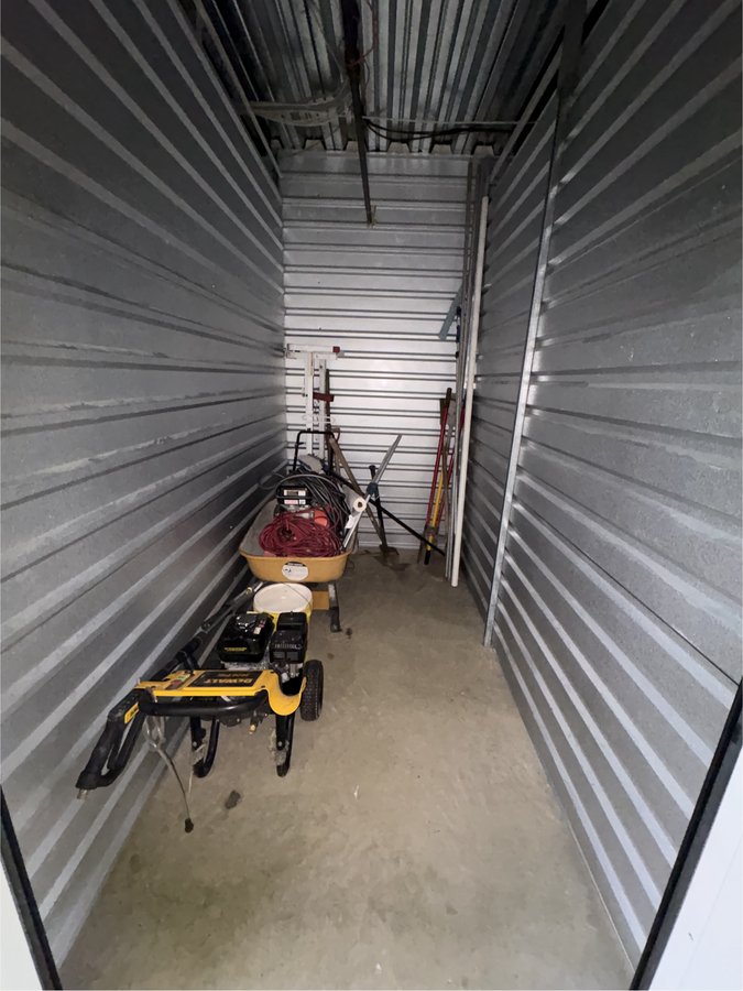 5 x 10 storage unit in Springfield, VA