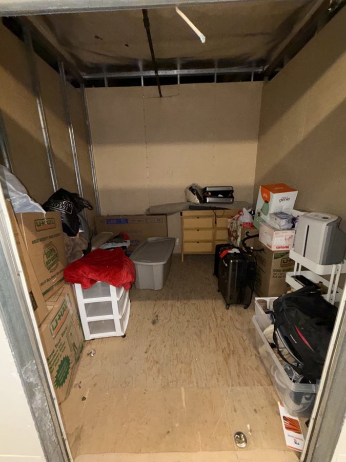 10 x 10 storage unit in Los Angeles, CA
