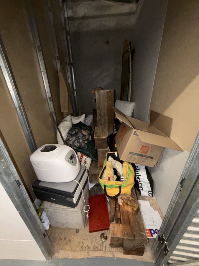 5 x 10 storage unit in Los Angeles, CA