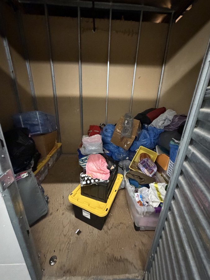 7 x 10 storage unit in Los Angeles, CA