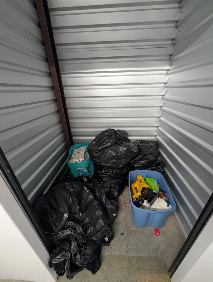 5 x 5 storage unit in Dallas, TX