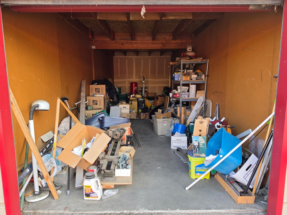 10 x 30 storage unit in Sacramento, CA