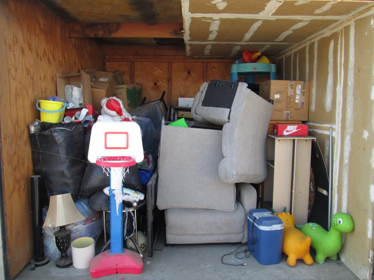 10 x 10 storage unit in Bakersfield, CA