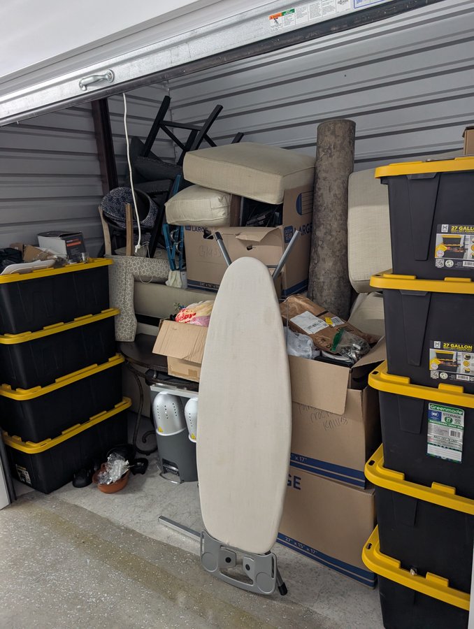 10 x 7 storage unit in Dallas, TX