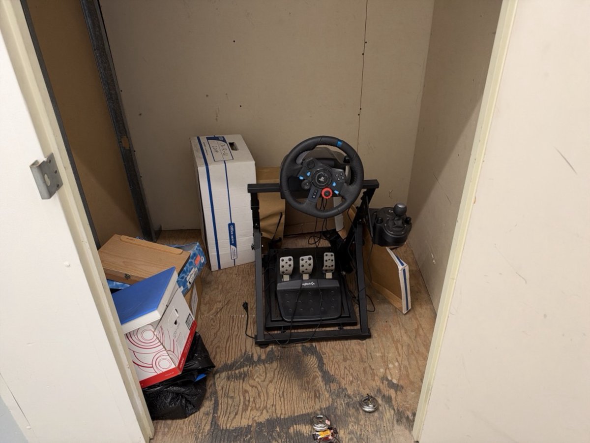 5 x 5 storage unit in Huntington Beach, CA