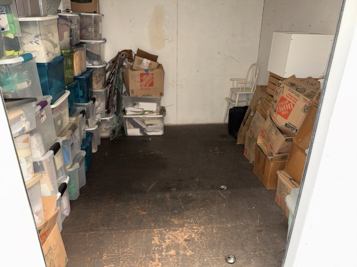 10 x 10 storage unit in Huntington Beach, CA