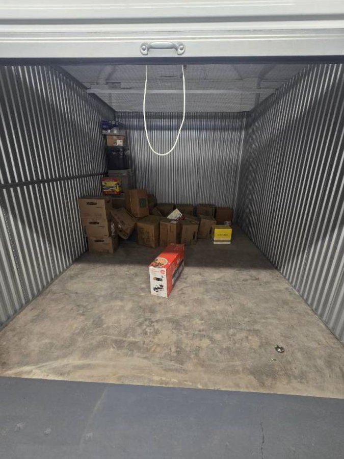 10 x 15 storage unit in Indianapolis, IN