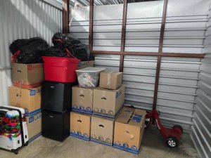 7 x 10 storage unit in Waldorf, MD