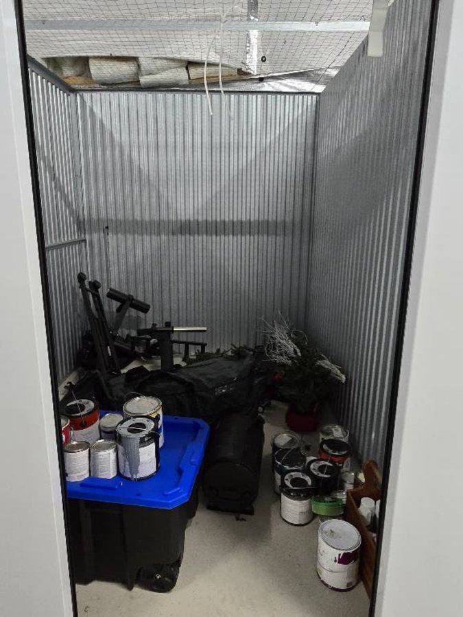 16 x 10 storage unit in Waldorf, MD