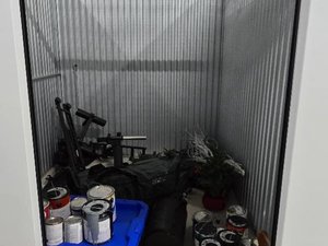 16 x 10 storage unit in Waldorf, MD