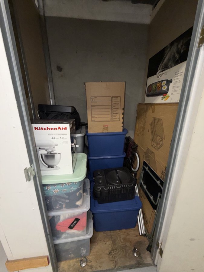 5 x 5 storage unit in West Hollywood, CA