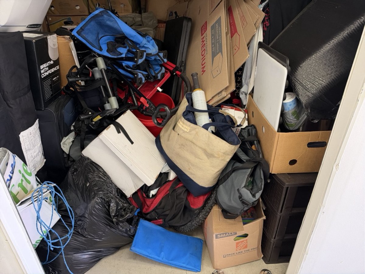 10 x 10 storage unit in Huntington Beach, CA