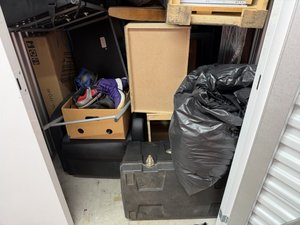 5 x 10 storage unit in Huntington Beach, CA