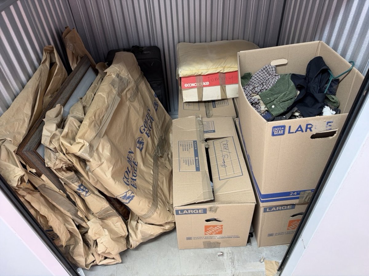 5 x 5 storage unit in Huntington Beach, CA