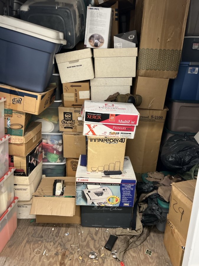 10 x 10 storage unit in Stanton, CA