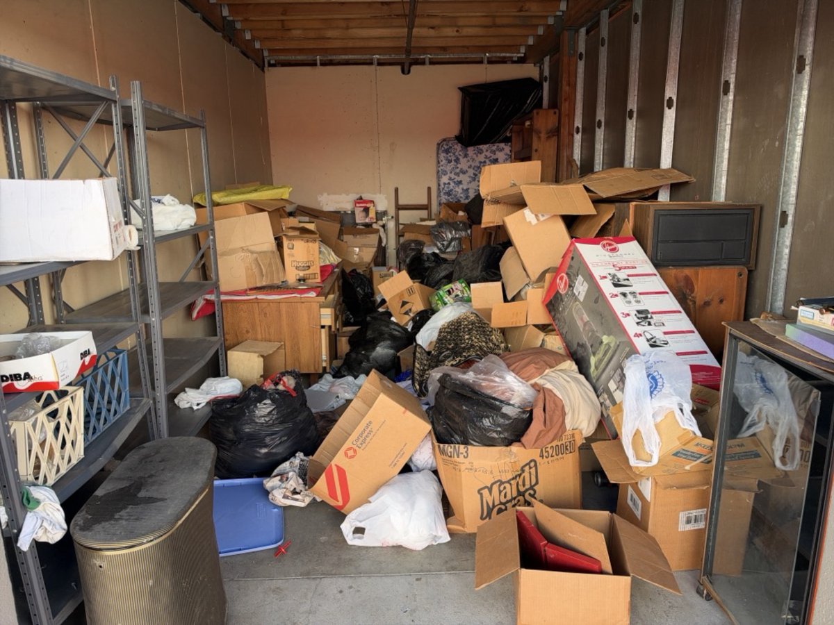10 x 20 storage unit in Stanton, CA