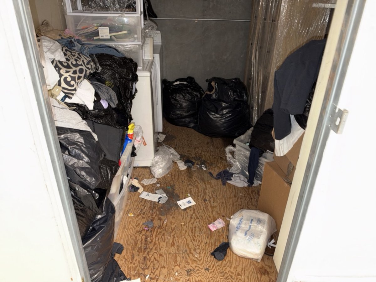 7 x 10 storage unit in Stanton, CA